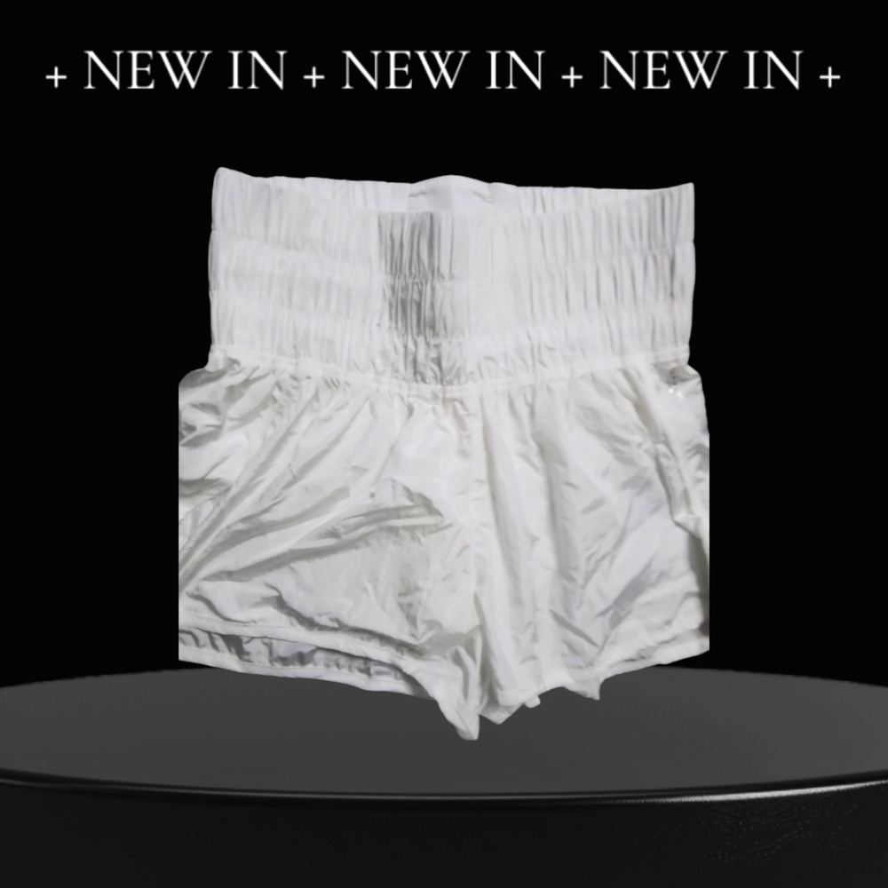 NWOT free people white M shorts.